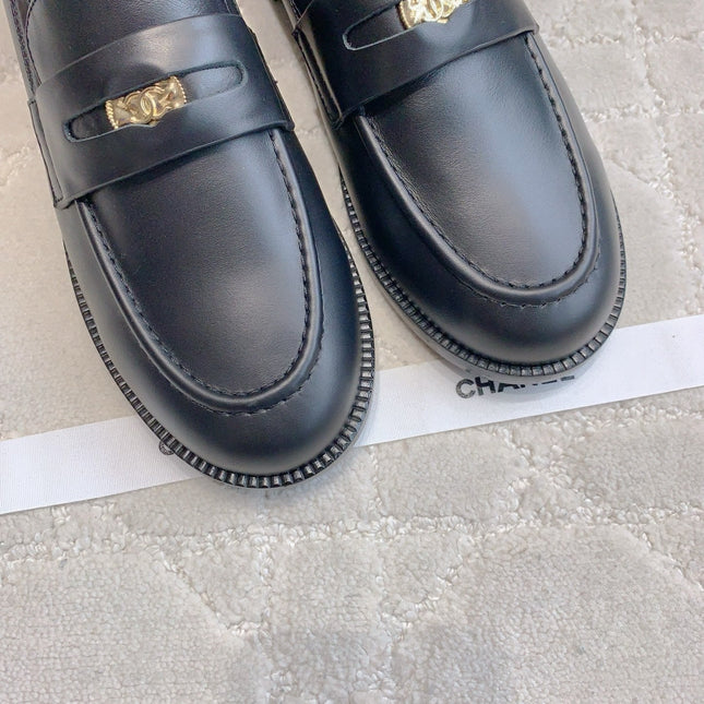 CHANEL 25S MOCCASINS IN BLACK CALFSKIN GOLD HARDWARE