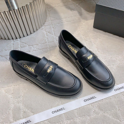 CHANEL 25S MOCCASINS IN BLACK CALFSKIN GOLD HARDWARE