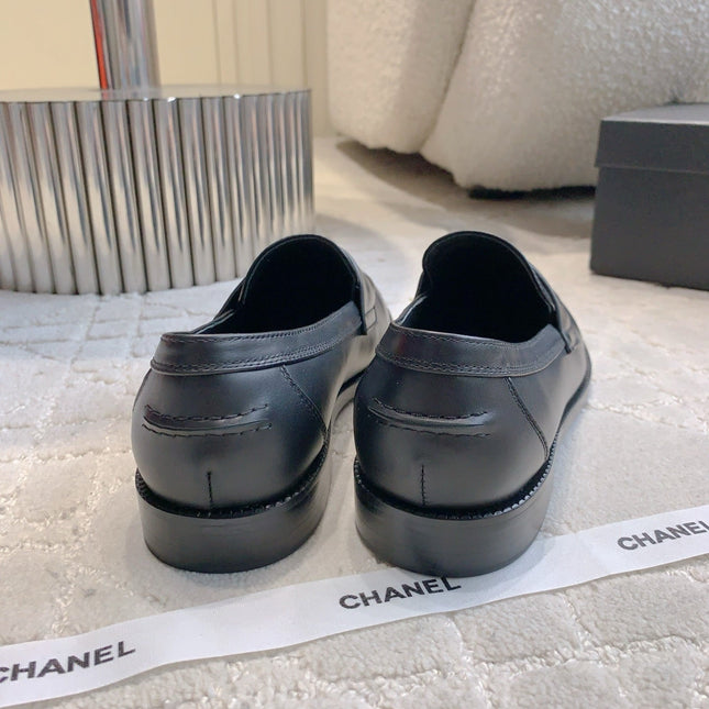 CHANEL 25S MOCCASINS IN BLACK CALFSKIN GOLD HARDWARE