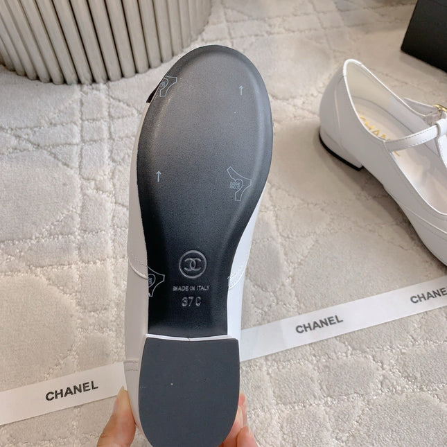 CHANEL 25S MARY JANE IN BLACK AND WHITE CALFSKIN GOLD HARDWARE