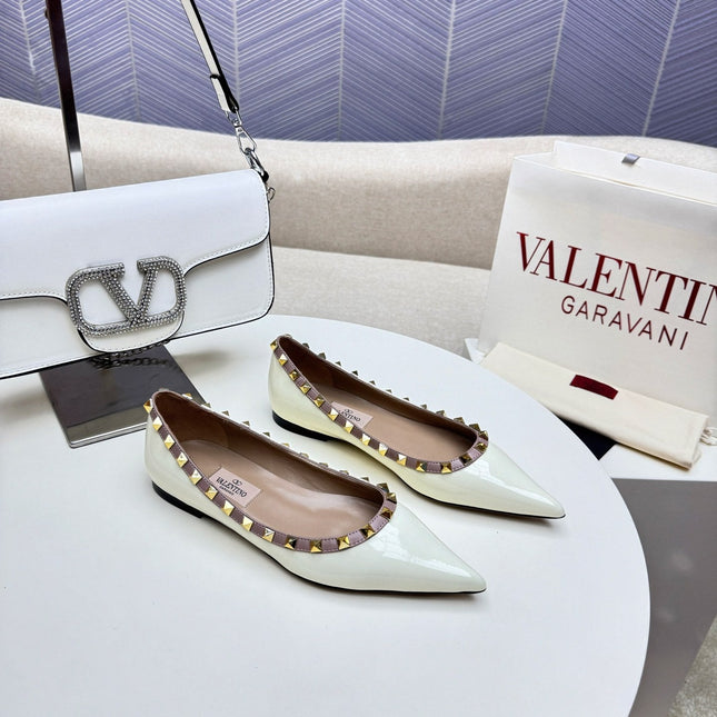 ROCKSTUD FLAT PUMP IN WHITE CALFSKIN