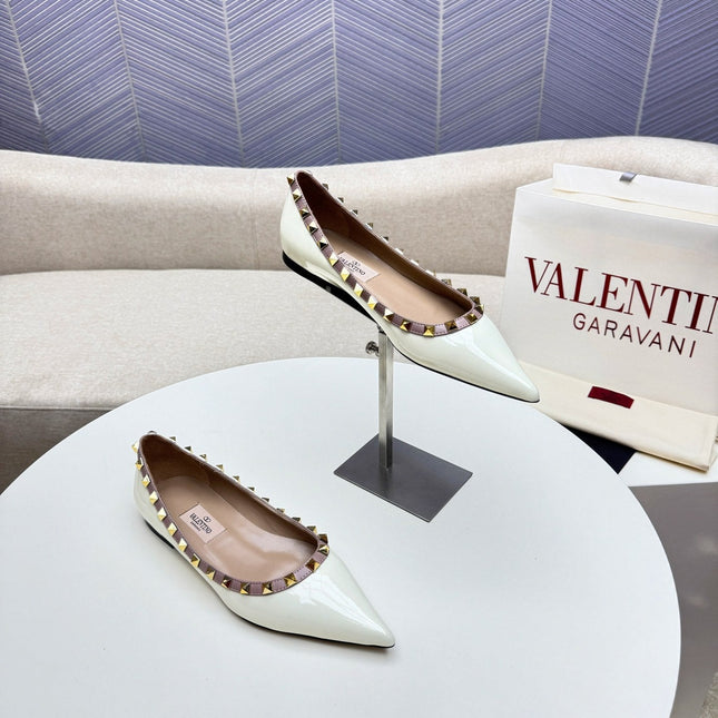 ROCKSTUD FLAT PUMP IN WHITE CALFSKIN