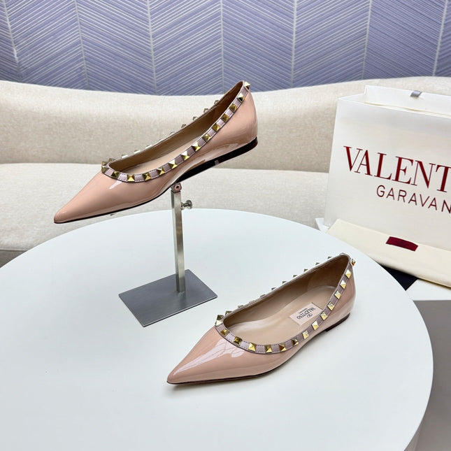 ROCKSTUD FLAT PUMP IN NUDE TAN CALFSKIN