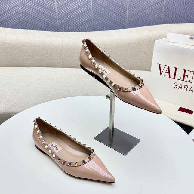 ROCKSTUD FLAT PUMP IN NUDE TAN CALFSKIN