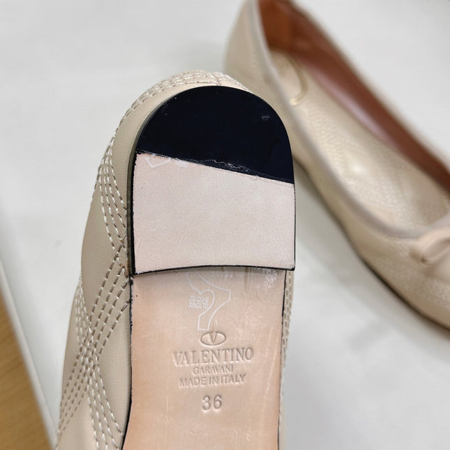 VLTN CLASSIC BALLET FLATS 25S IN LIGHT BEIGE CALFSKIN WITH BOW