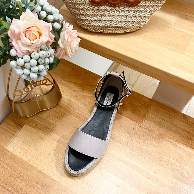 ROCKSTUD FLATFORM SANDAL IN SOFT PINK CALFSKIN