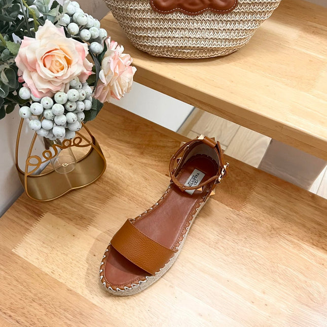 ROCKSTUD FLATFORM SANDAL IN CHOCOLATE BROWN CALFSKIN