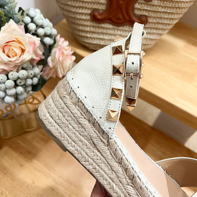 ROCKSTUD FLATFORM SANDAL IN WHITE CALFSKIN