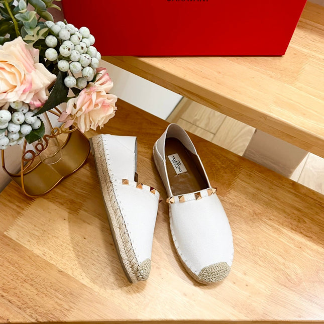 ROCKSTUD WHITE CANVAS ESPADRILLES