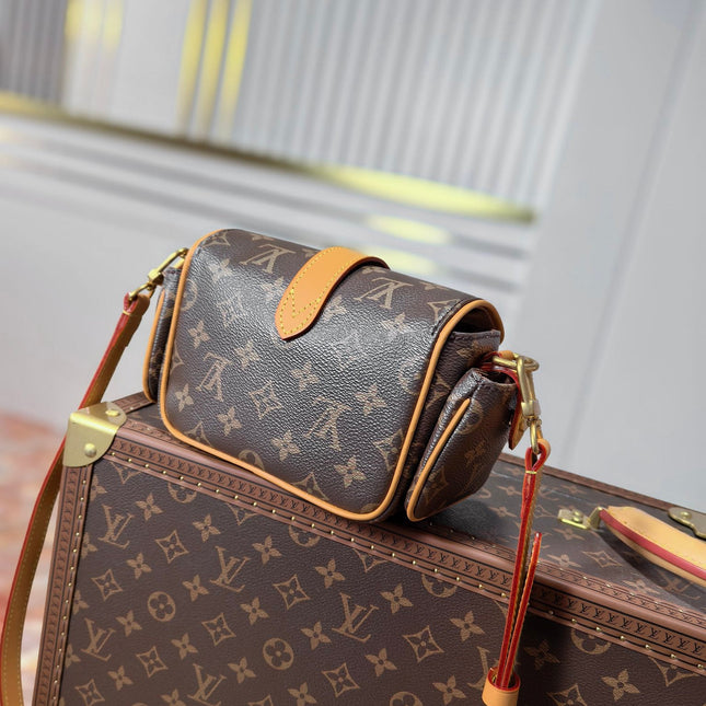 LV 25S CARGO 23 IN BROWN MONOGRAM CANVAS LEATHER TRIM GOLD HARDWARE