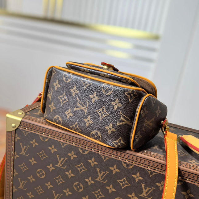LV 25S CARGO 23 IN BROWN MONOGRAM CANVAS LEATHER TRIM GOLD HARDWARE