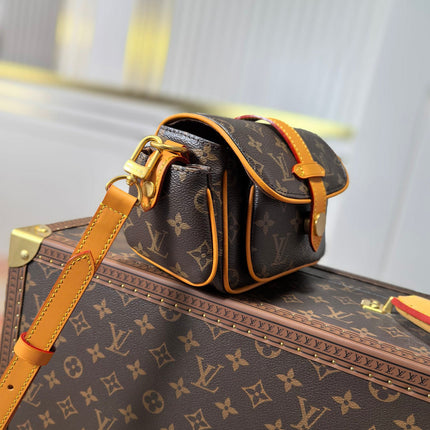 LV 25S CARGO 23 IN BROWN MONOGRAM CANVAS LEATHER TRIM GOLD HARDWARE