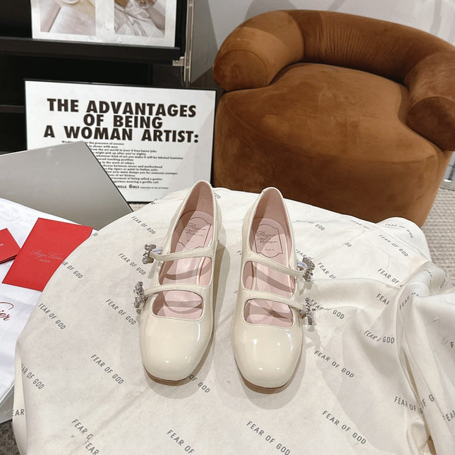 MINI TRES VIVIER STRASS BUCKLE BABIES BALLERINAS IN OFF WHITE PATENT CALFSKIN