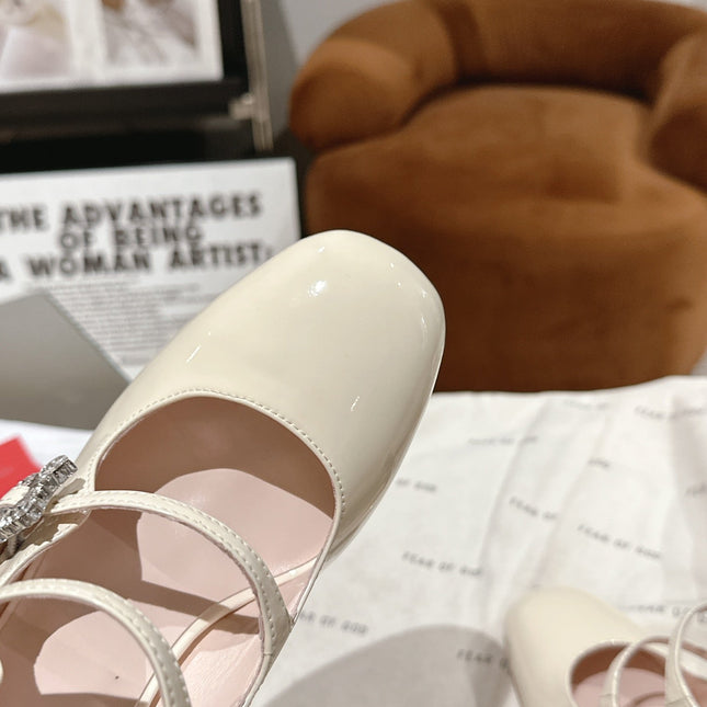 TRÈS VIVIER MARY JANE DOUBLE-STRAP PUMPS IN OFF WHITE PATENT CALFSKIN