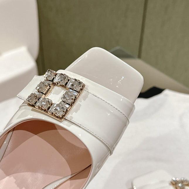 CRYSTAL HEEL MULE IN WHITE SHINY CALFSKIN WITH EMBELLISHED BUCKLE