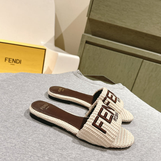 FENDI SIGNATURE MULE SLIDES IN WHITE FIBRE WITH BROWN EMBROIDERED LOGO