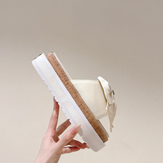 CC SLIPPERS WITH SILK BOW IN WHITE COWHIDE