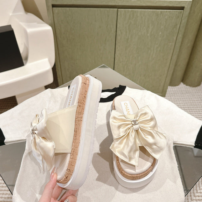 CC SLIPPERS WITH SILK BOW IN WHITE COWHIDE