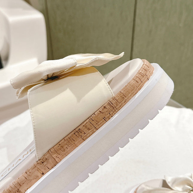 CC SLIPPERS WITH SILK BOW IN WHITE COWHIDE