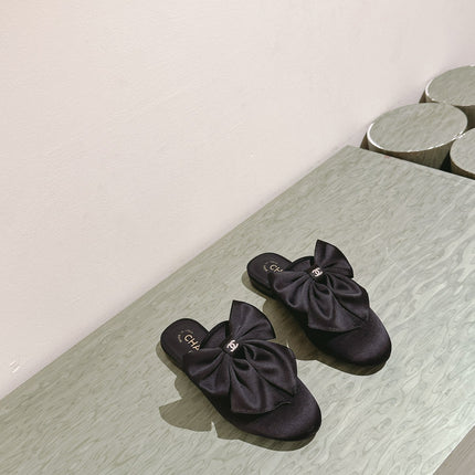 CC MULE WITH SILK BOW AND BLACK LAMBSKIN