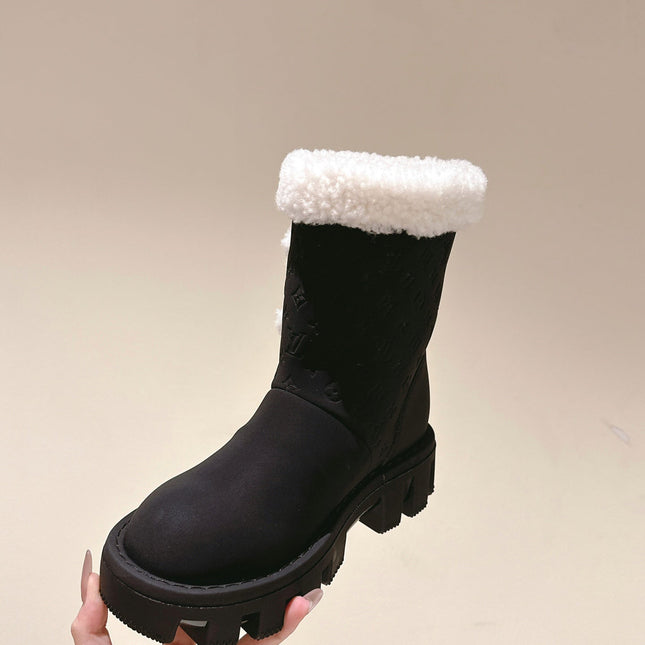 ANKLE BOOTS IN BLACK EMBOSSED CALFSKIN AND WHITE SHEARLING
