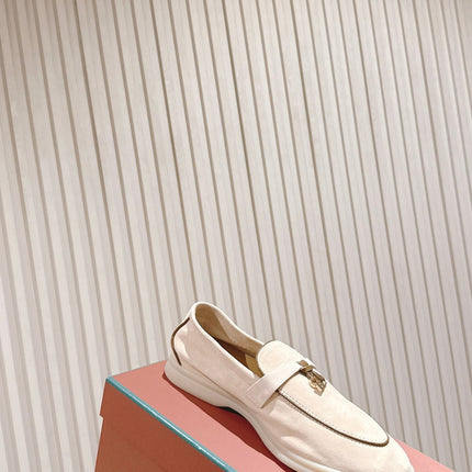 LP LOAFERS 25S IN CHAMPAGNE BEIGE SUEDE WITH SILVER HARDWARE