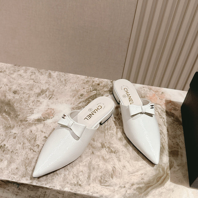 CC FLAT MULES 25S IN WHITE PATENT LEATHER