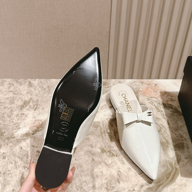 CC FLAT MULES 25S IN WHITE PATENT LEATHER