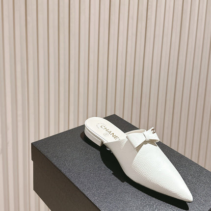 CC FLAT MULES 25S IN WHITE PATENT LEATHER