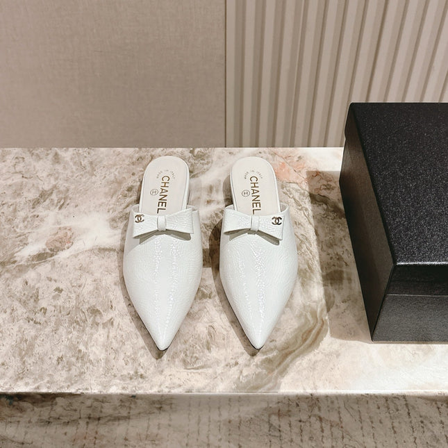 CC FLAT MULES 25S IN WHITE PATENT LEATHER