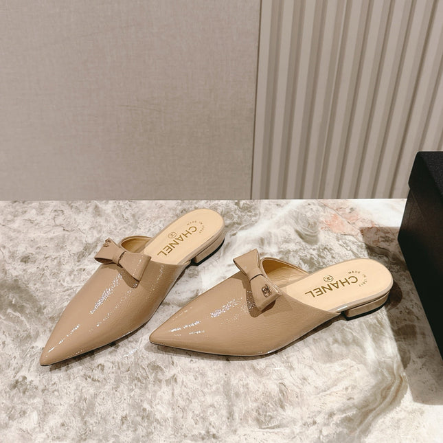 CC FLAT MULES 25S IN BEIGE PATENT LEATHER