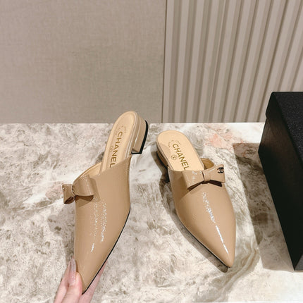 CC FLAT MULES 25S IN BEIGE PATENT LEATHER
