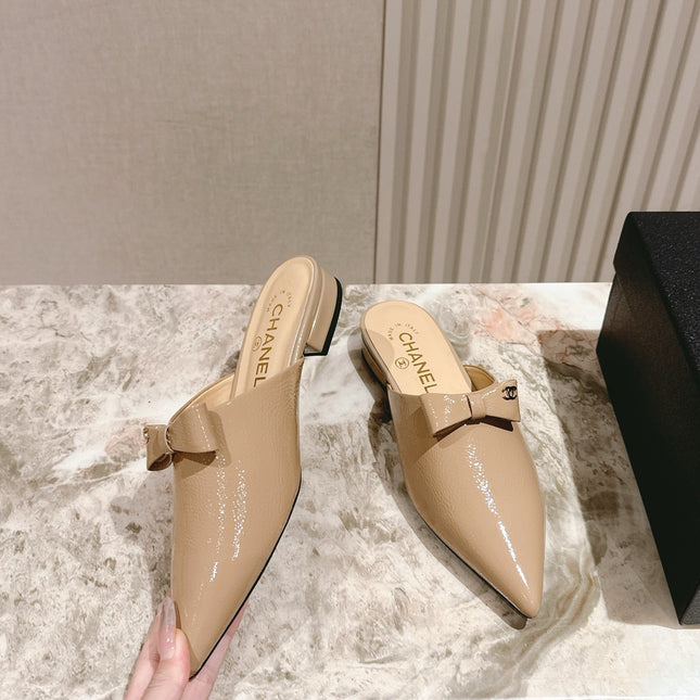 CC FLAT MULES 25S IN BEIGE PATENT LEATHER