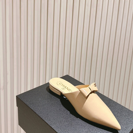 CC FLAT MULES 25S IN BEIGE PATENT LEATHER