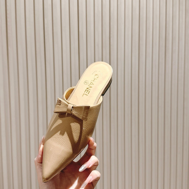 CC FLAT MULES 25S IN BEIGE PATENT LEATHER