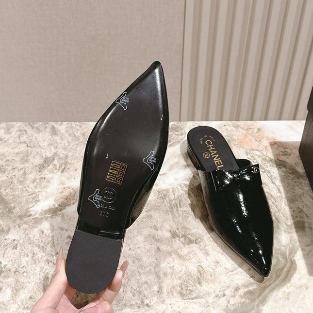CC FLAT MULES 25S IN BLACK PATENT LEATHER