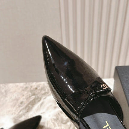CC FLAT MULES 25S IN BLACK PATENT LEATHER