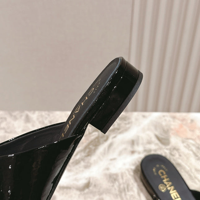 CC FLAT MULES 25S IN BLACK PATENT LEATHER