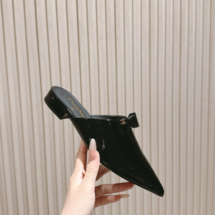 CC FLAT MULES 25S IN BLACK PATENT LEATHER