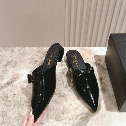 CC FLAT MULES 25S IN BLACK PATENT LEATHER