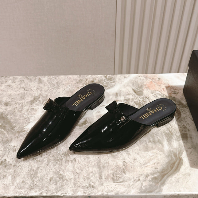 CC FLAT MULES 25S IN BLACK PATENT LEATHER