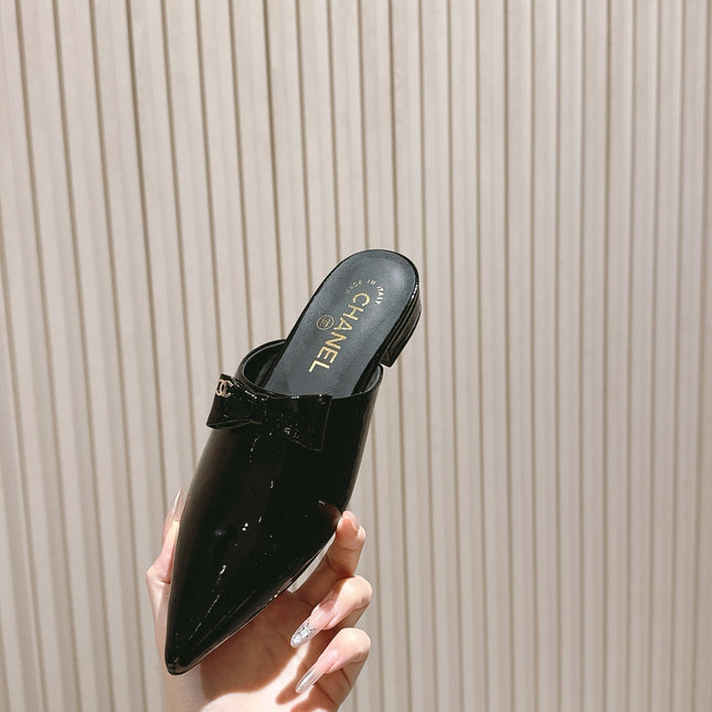 CC FLAT MULES 25S IN BLACK PATENT LEATHER