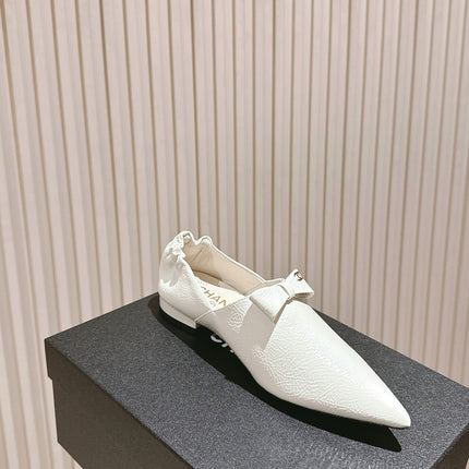 CC FLATS 25S IN WHITE PATENT LEATHER