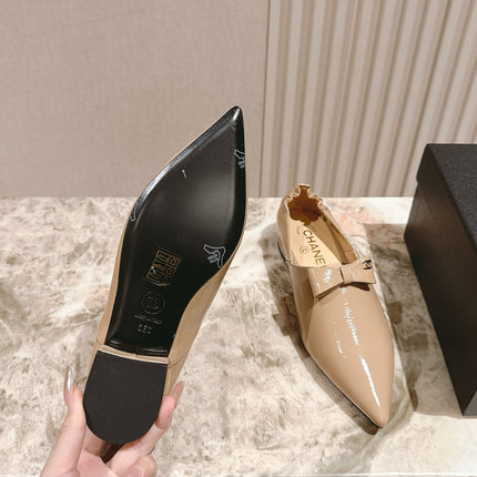 CC FLATS 25S IN BEIGE PATENT LEATHER