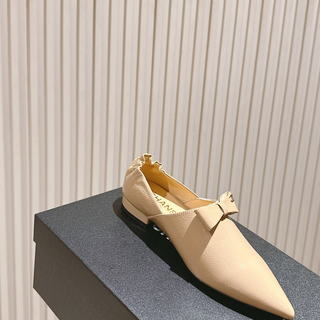 CC FLATS 25S IN BEIGE PATENT LEATHER