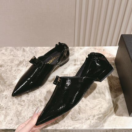 CC FLATS 25S IN BLACK PATENT LEATHER