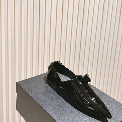 CC FLATS 25S IN BLACK PATENT LEATHER