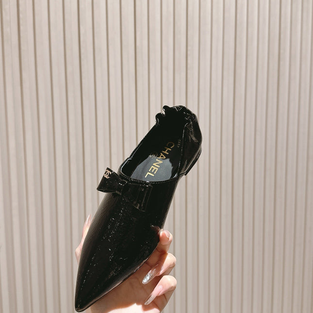 CC FLATS 25S IN BLACK PATENT LEATHER