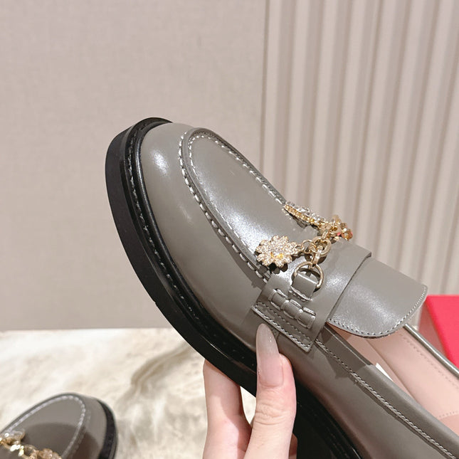 ROGER VIVIER 25S RANGERS CHAIN LOAFER IN GRAY CALFSKIN