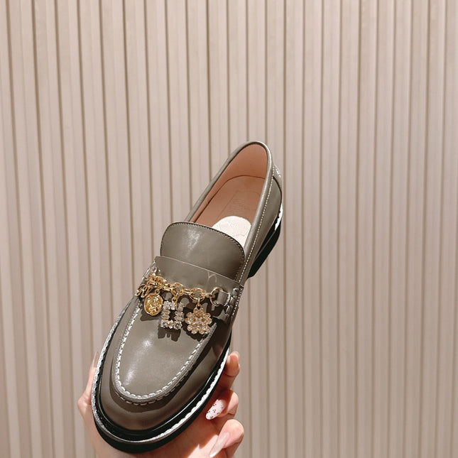 ROGER VIVIER 25S RANGERS CHAIN LOAFER IN GRAY CALFSKIN